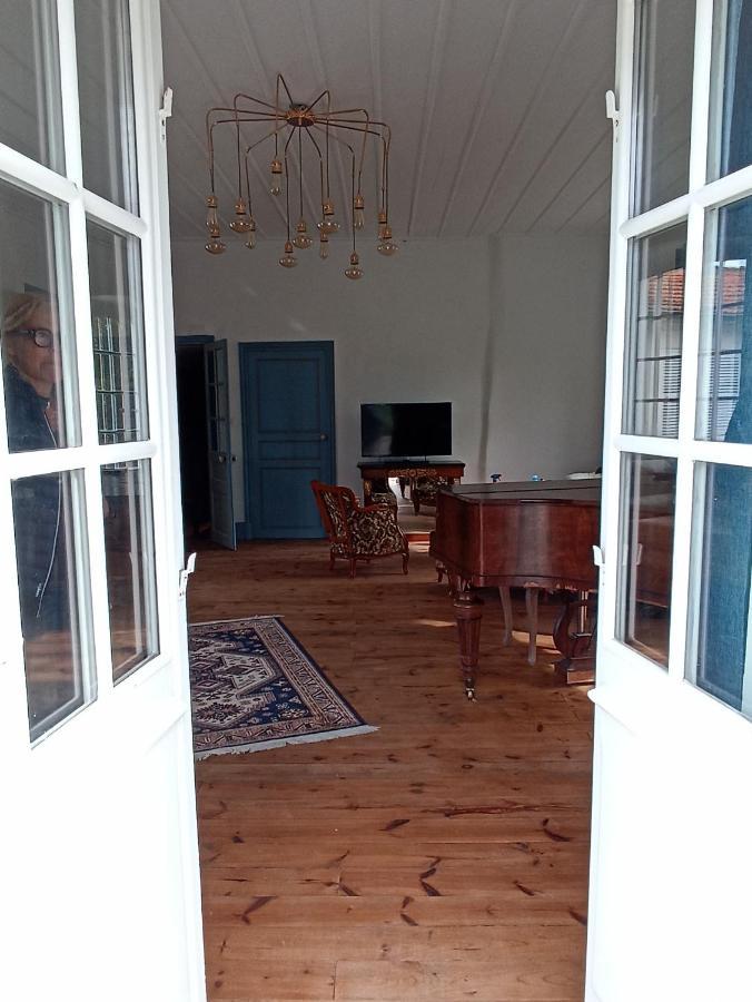 Chateau De Perpezat Apchat Luaran gambar